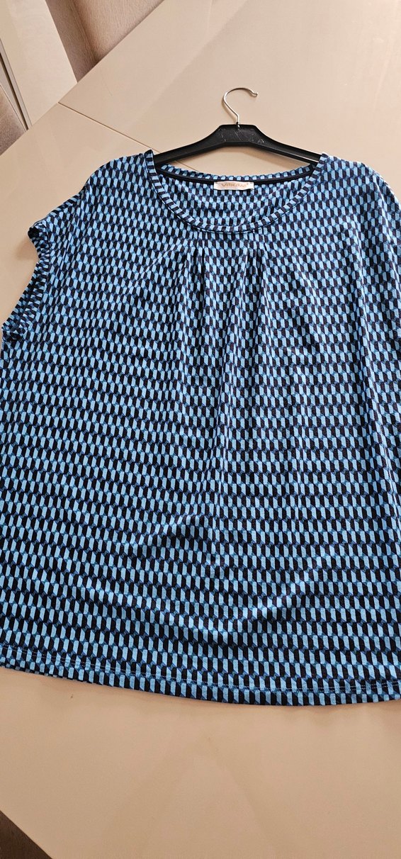 Desenli Mavi V Yaka Kısa Kollu Bluz - Görsel 3