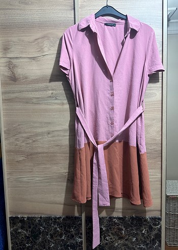 Pembe Kısa Kollu Düğmeli Elbise