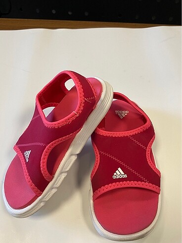 Adidas sandalet