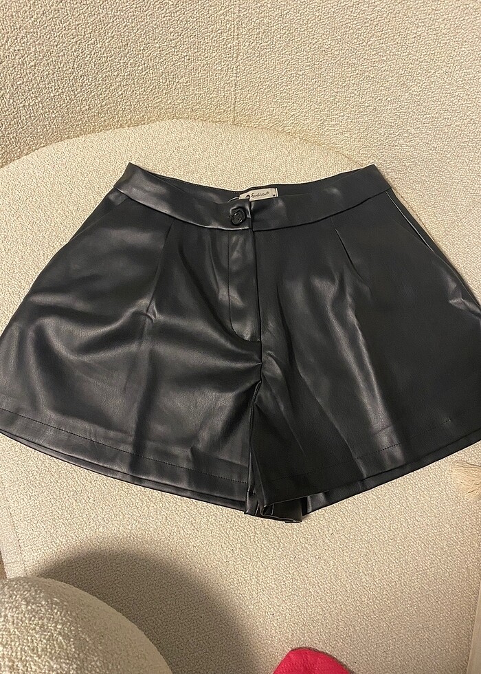 Pileli Suni Deri Şort - Görsel 2