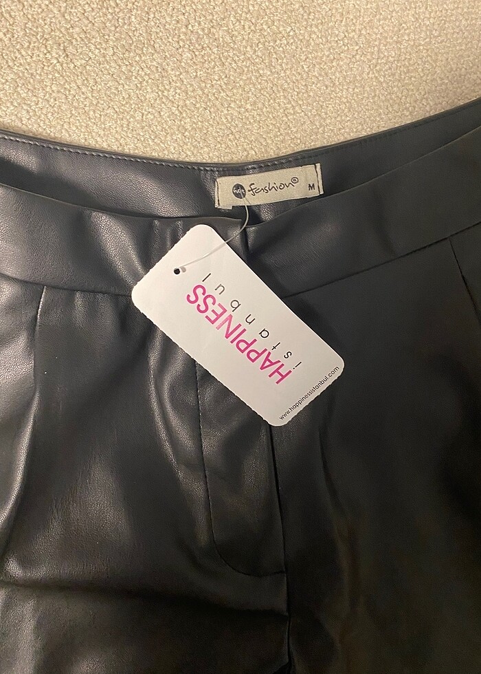 Pileli Suni Deri Şort - Görsel 3