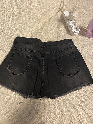 Diğer İşleme Detaylı Denim Şort