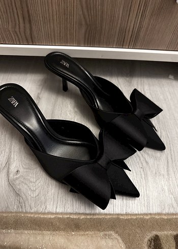 37 Beden Zara Fiyonklu Siyah Stiletto Topuklu Ayakkabı