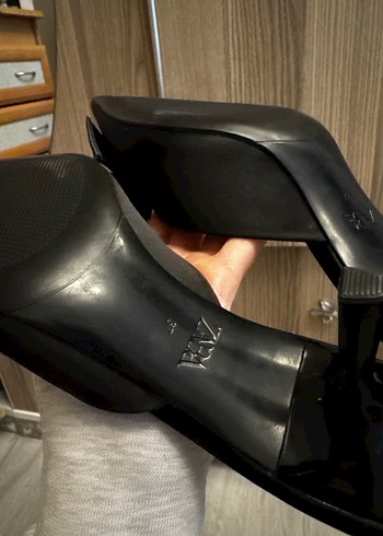 37 Beden siyah Renk Zara Fiyonklu Siyah Stiletto Topuklu Ayakkabı