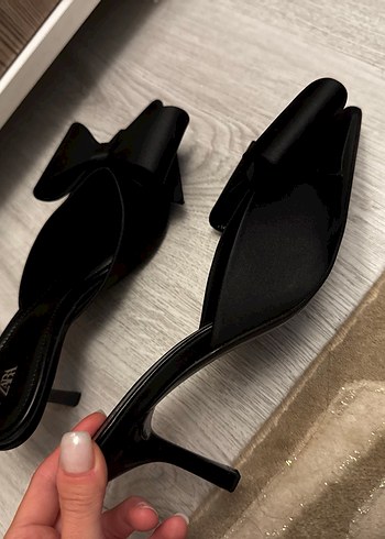 Zara Zara Fiyonklu Siyah Stiletto Topuklu Ayakkabı