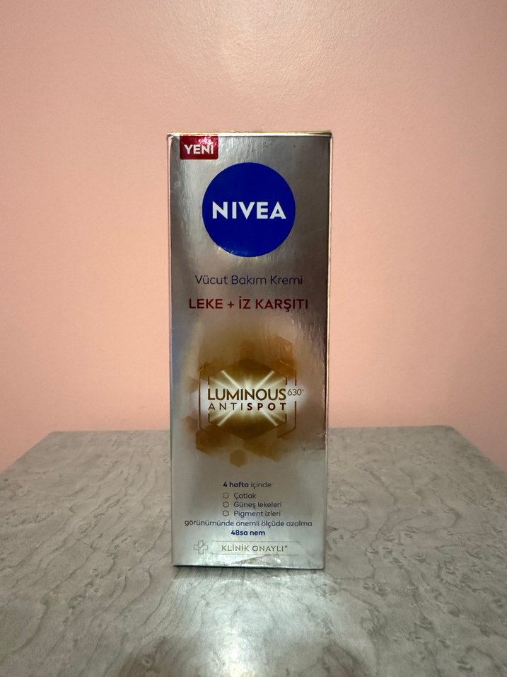 Nivea Luminous Vücut Kremi - Anti-Pigment ve Çatlak - Görsel 3
