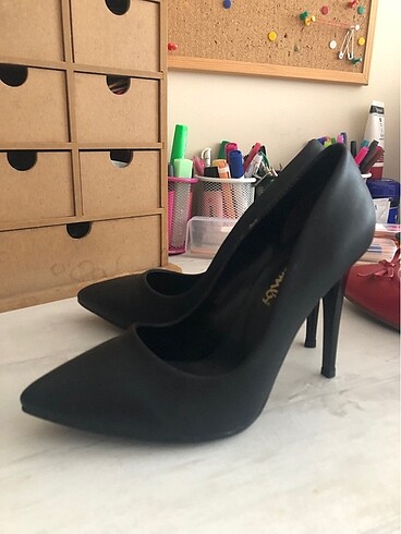 siyah stiletto