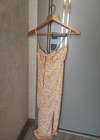 Askılı, uzun bej bershka elbise - Görsel 2