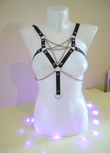 Zincir pentagram detaylı deri vücut kemeri harness 