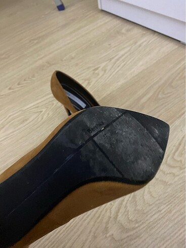 37 Beden Stiletto