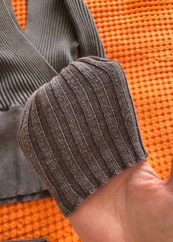 Gri V Yaka Kadın Triko Kazak - Görsel 2