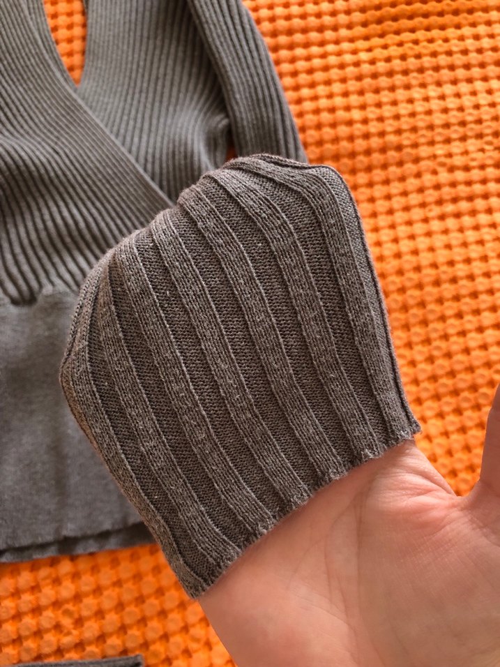 Gri V Yaka Kadın Triko Kazak - Görsel 2