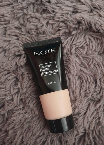 Note Flawless Matte Foundation SPF15