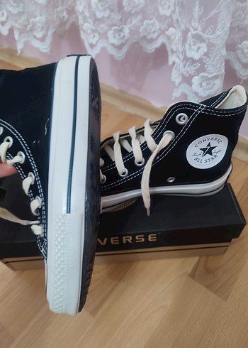 38 Beden beyaz Renk Converse ayakkabı siyah