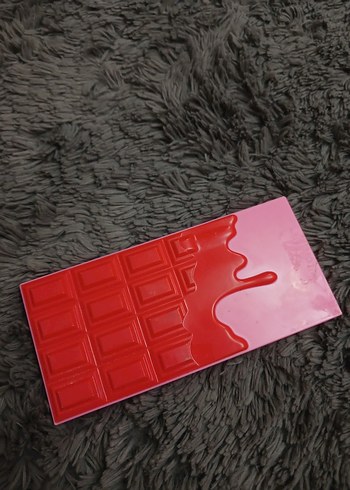 I Heart Revolution Cherry Chocolate Far Paleti
