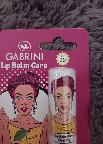 Gabrini Kiraz Aromalı Parlak Dudak Balmı - Görsel 4