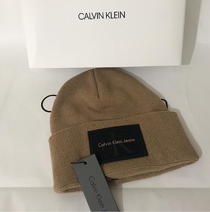 Calvin Klein bere