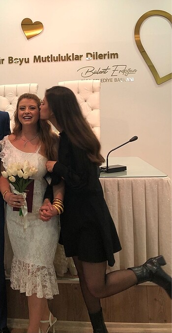 Beyaz güpürlü nikah elbisesi 