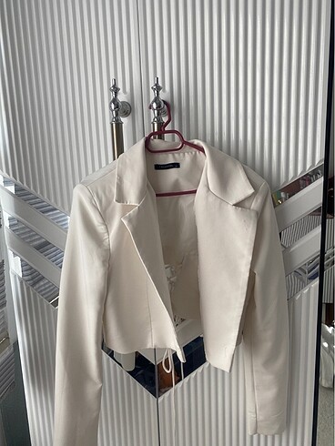 Ekru crop ceket