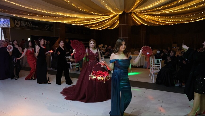 Bordo kendinden simli kına tuvaleti - Görsel 6