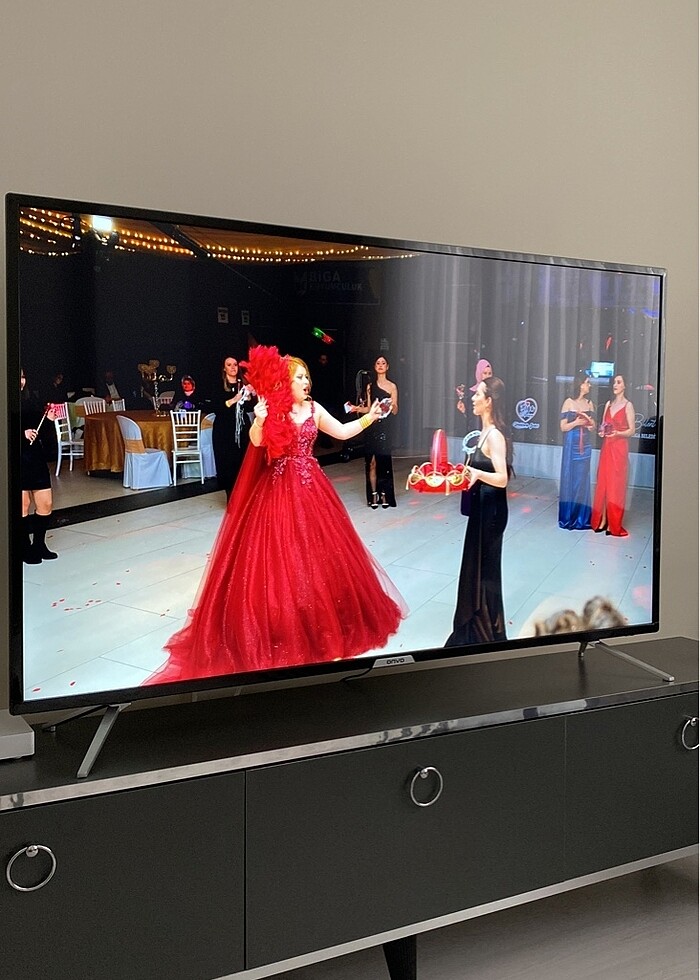 Bordo kendinden simli kına tuvaleti - Görsel 4