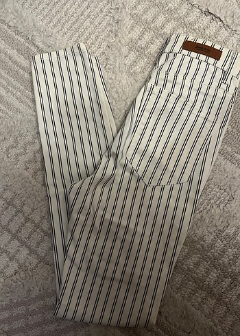 34 Beden Stradivarius jean
