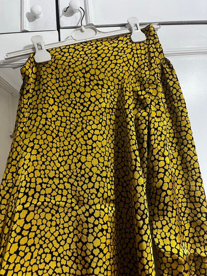 Sarı Yılan Desenli saten tek kol elbise abiye - Görsel 5