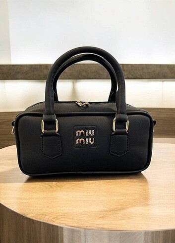 Miu Miu Miu miu çapraz askılı çanta