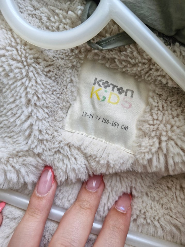 Kız Çocuk Kapüşonlu Suni Kürk Detaylı Kaban - Görsel 4