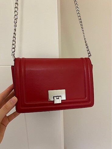 Beden stradivarius kırmızı capraz çanta