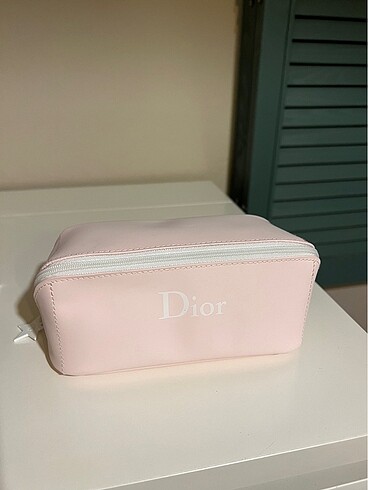 Dior makyaj çantası