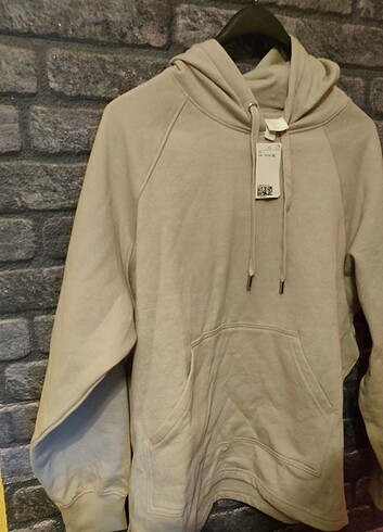 HM nin ürünü kapşonlu sweatshirt