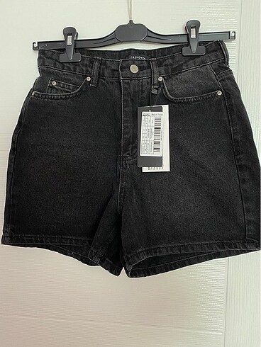 Trendyolmilla Siyah Denim Şort