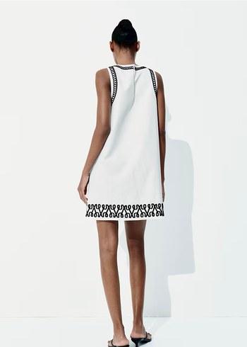 H&M Siyah İşlemeli Beyaz Kolsuz Midi Elbise