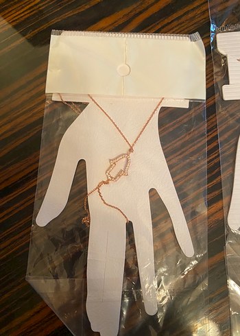 Altın Renk Zincir Detaylı Kadın El Zinciri - Görsel 3