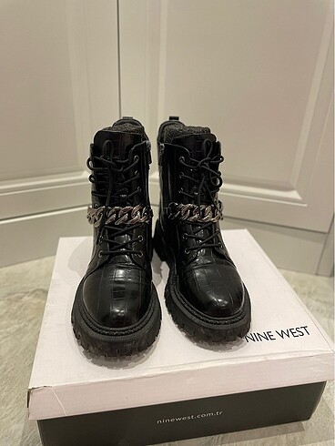 Nine west bot