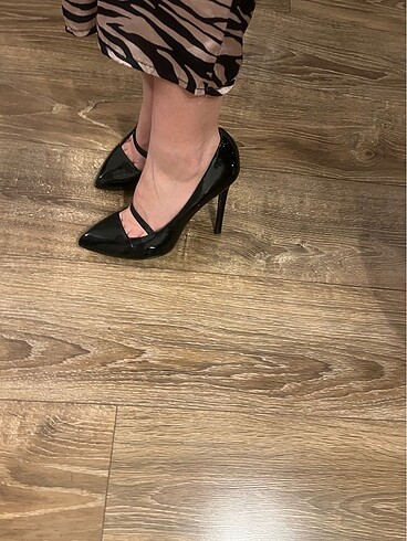 Alberto Guardiani Alberto Guardiani parmak dekolteli stiletto