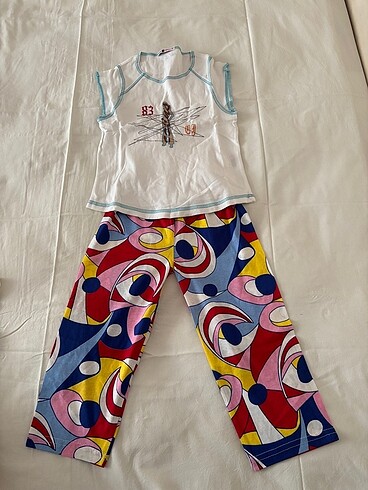 9 Yaş Beden Pijama ve tişörtler