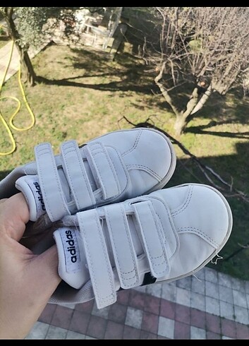 28 Beden beyaz Renk Adidas çocuk ayakkabı 