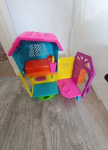 Barbie Chelsi nin ağaç evi