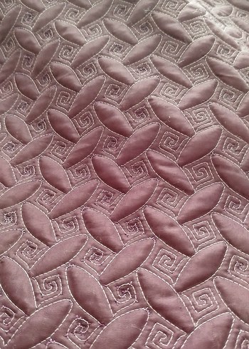 Parlak Pembe Dikişli Yorgan