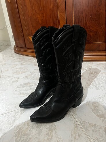 38 Beden Stradivarius çizme