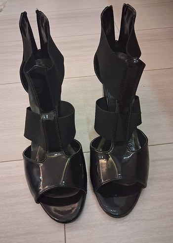 Nine West Sik Siyah Topuklu Sandalet