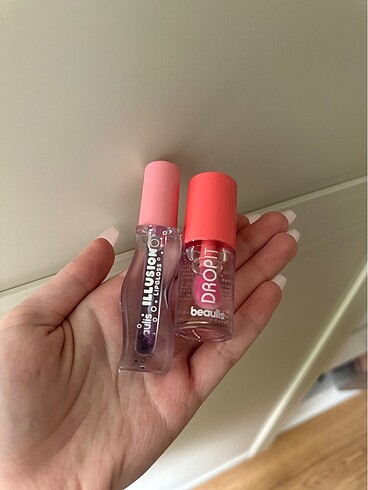 Huda Beauty Beaulis ph gloss