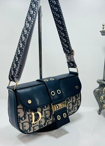 Dior canta kolon uzun askisi mevcuttur