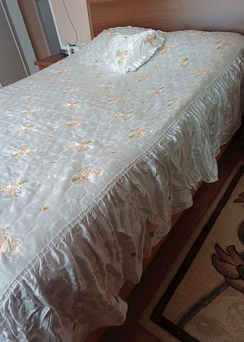 Nakışlı Beyaz Yatak Örtüsü - Görsel 3