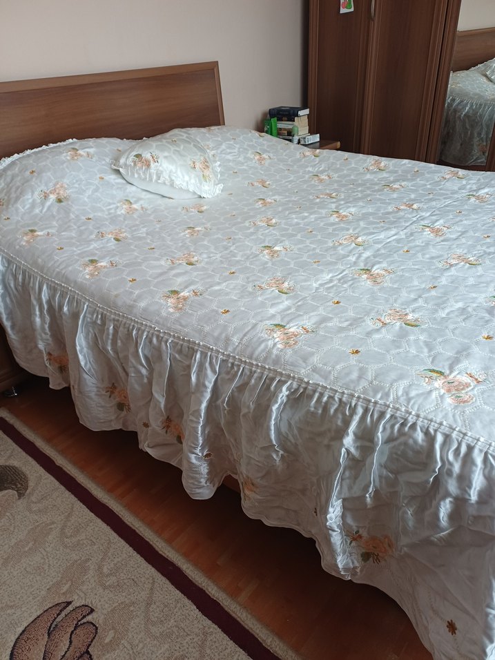 Nakışlı Beyaz Yatak Örtüsü - Görsel 4