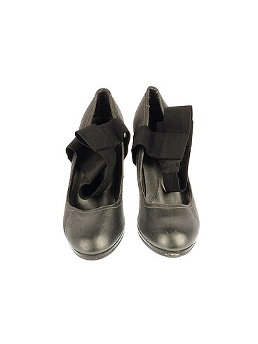 37 Beden Charles & Keith Stiletto %70 İndirimli.