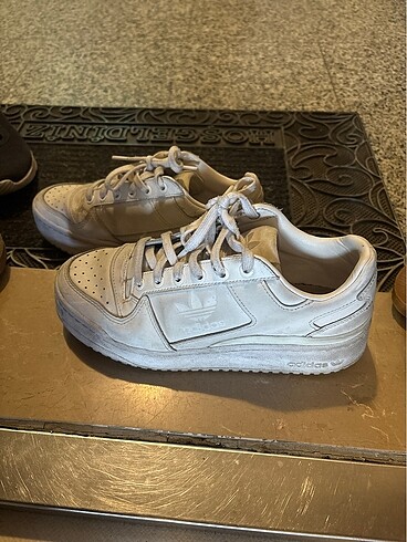 Adidas orijinal beyaz yenidir