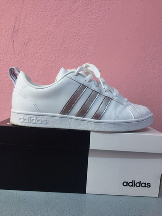 Adidas Adidas yeni sezon ürünüdür 
